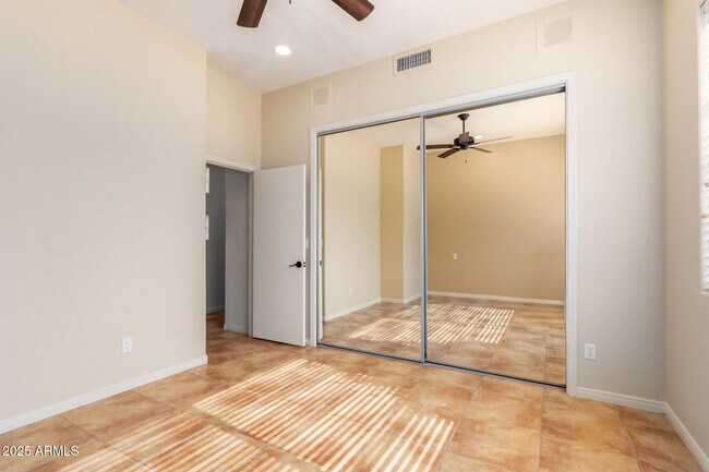 Building Photo - 11627 E Bella Vista Dr