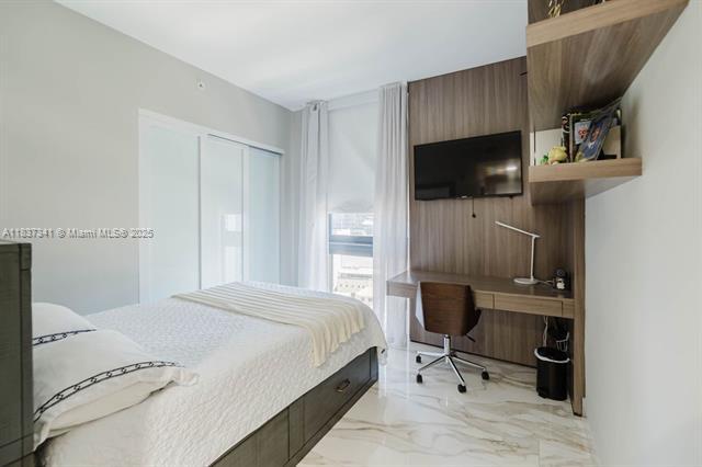 Building Photo - 1010 Brickell Ave