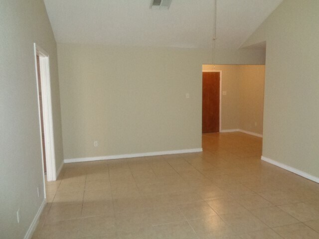 Building Photo - 14022 Greenway Dr