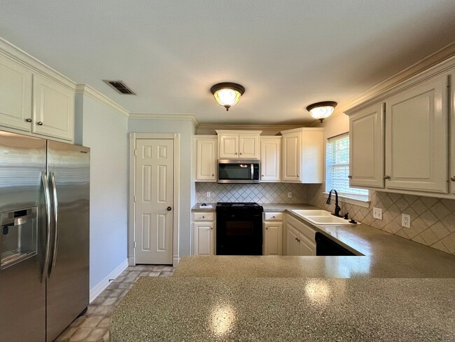 Building Photo - 16780 Terrebone Dr.