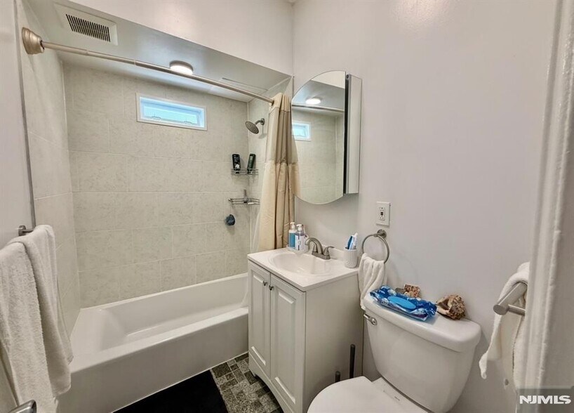 Building Photo - 616 Frank E Rodgers Blvd N