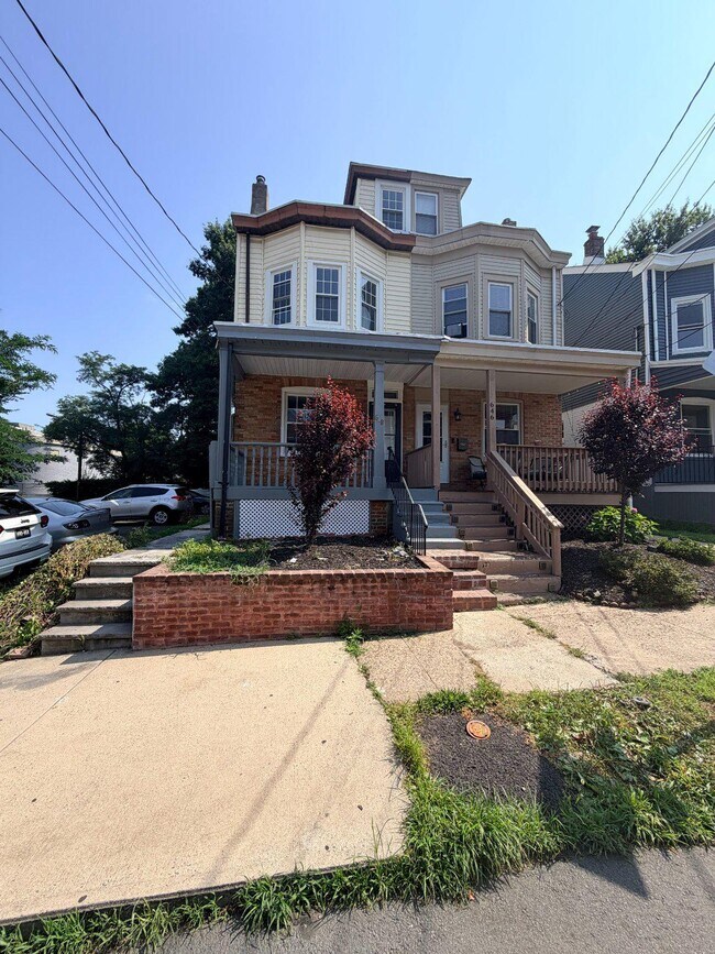 Building Photo - 648 Edgewood Ave