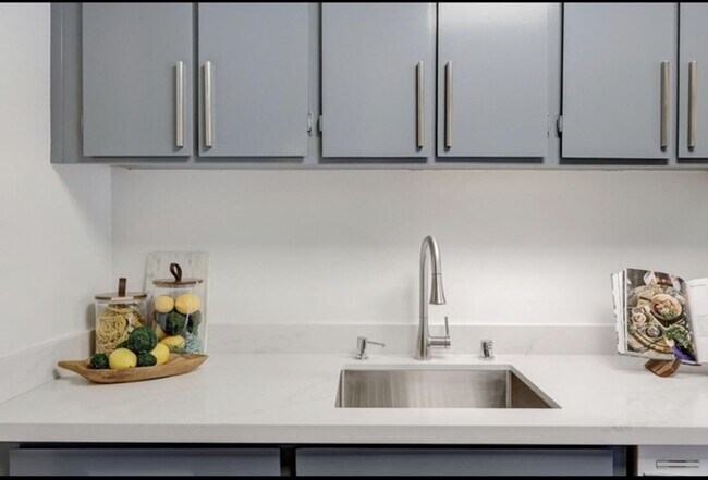 Building Photo - Tranquil Top-Floor End Unit with Stream Views & Resort Amenities — Blocks to Downtown