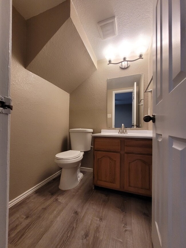 Building Photo - 2 story, 2 bed 2.5 bath townhome at Sagewo...