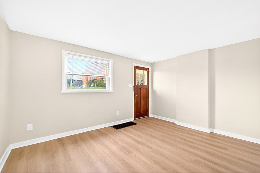 Building Photo - 627 2nd St