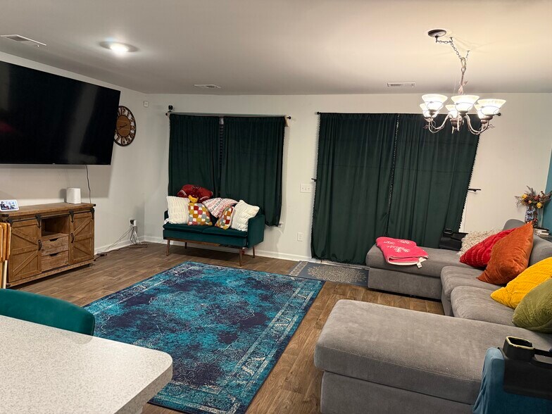 Building Photo - 141 Rosefield Ct