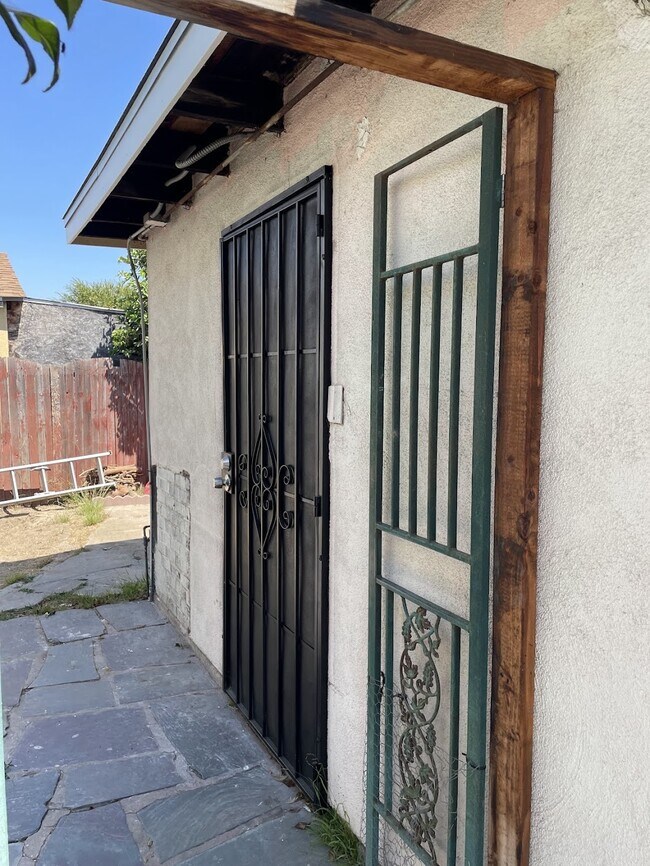 Building Photo - 4032 Cudahy St