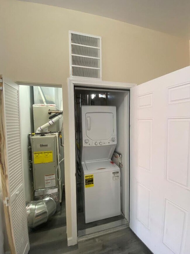 Building Photo - 1434 W Flournoy St