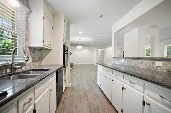 Building Photo - 2729 Lanier Dr