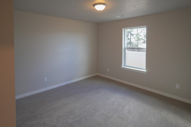 Building Photo - 2814 N Cherry Grove Way