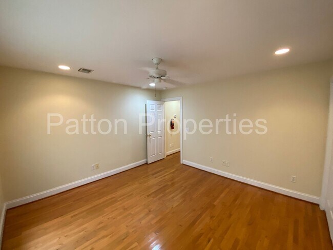 Building Photo - 323 S Pickens St