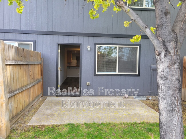 Building Photo - 2464 SW Timber View Ct