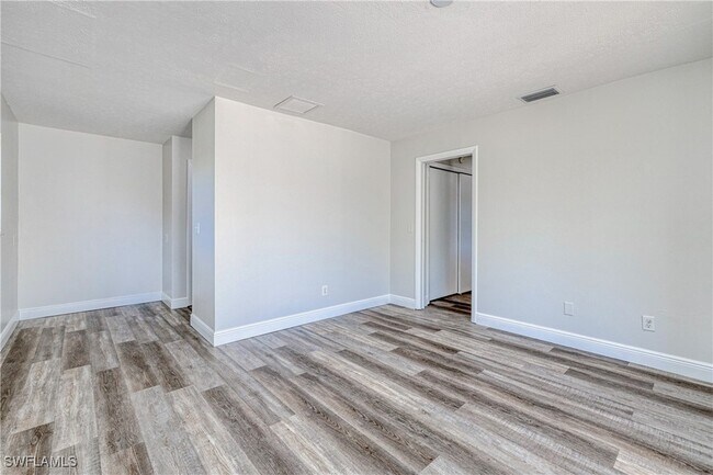 Building Photo - 1308 SE 25th Ln