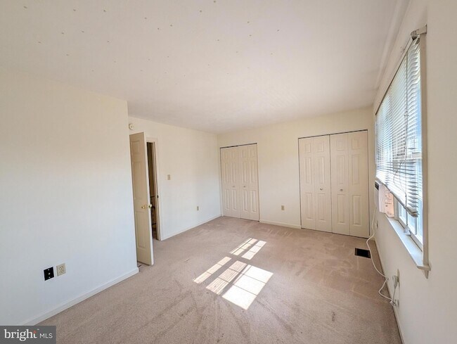 Building Photo - 105 Ridge Ave
