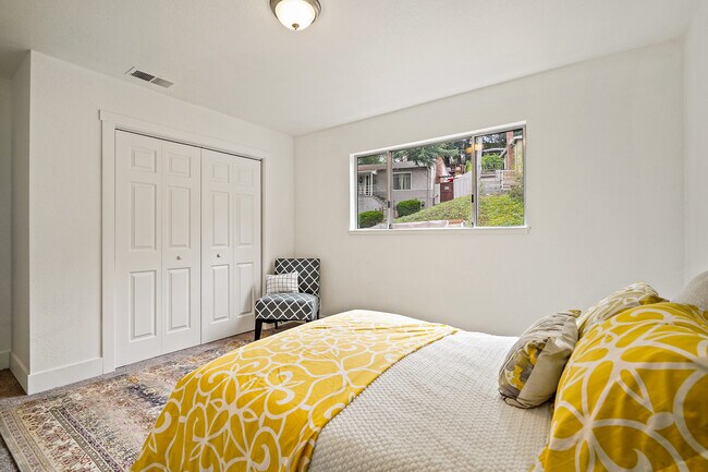Building Photo - 3815 Delmont Ave