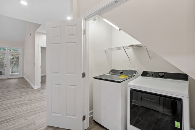 Building Photo - 3301 Philmont Dr