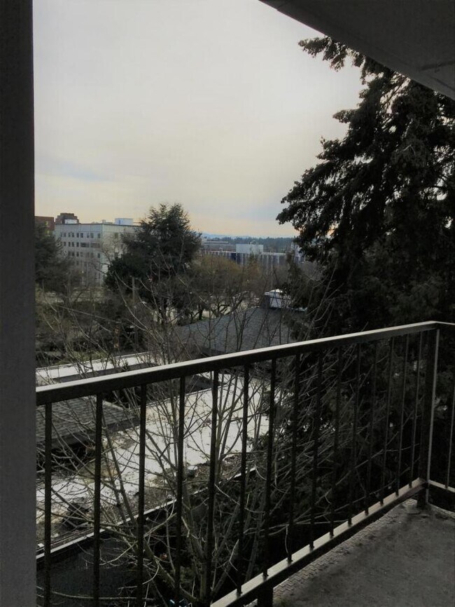 Building Photo - 1 bedroom in Seattle WA 98105