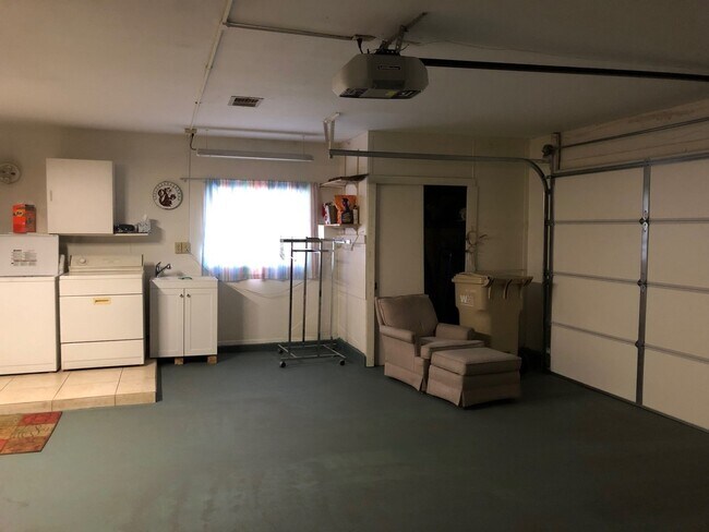 Building Photo - Lovely Home Steps Away From All the Amenities in Leisure World, in 45+ Active Adult Community Ava...