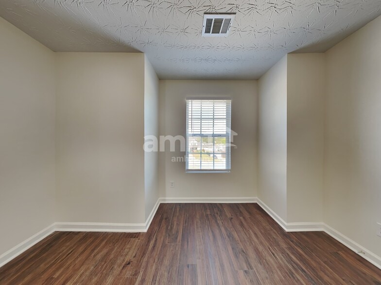 Building Photo - 814 Carlton Pointe Terrace