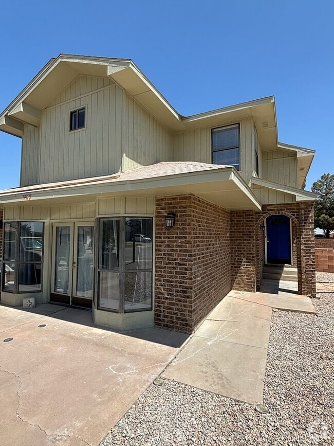 Building Photo - 3 Bedroom 2.5 Bathrooms