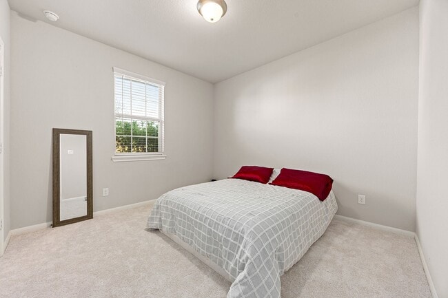 Building Photo - 9415 Summer River Dr