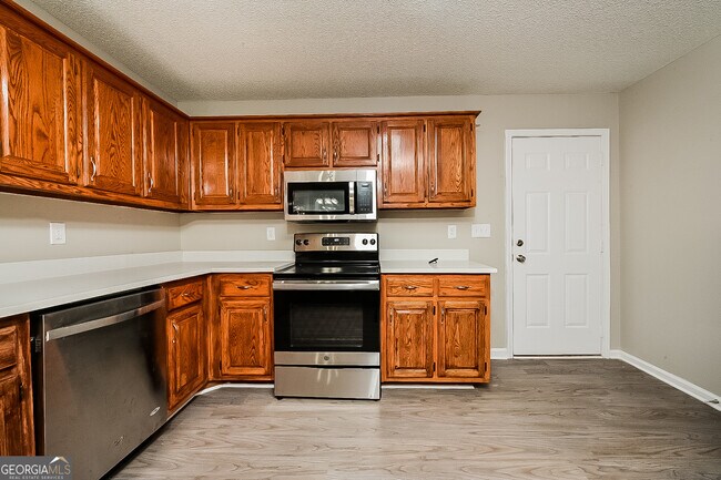 Building Photo - 310 Lakefront Dr