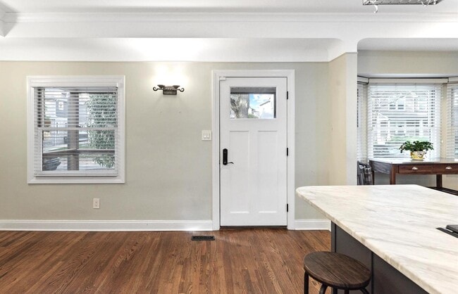 Building Photo - 986 Smith Ave