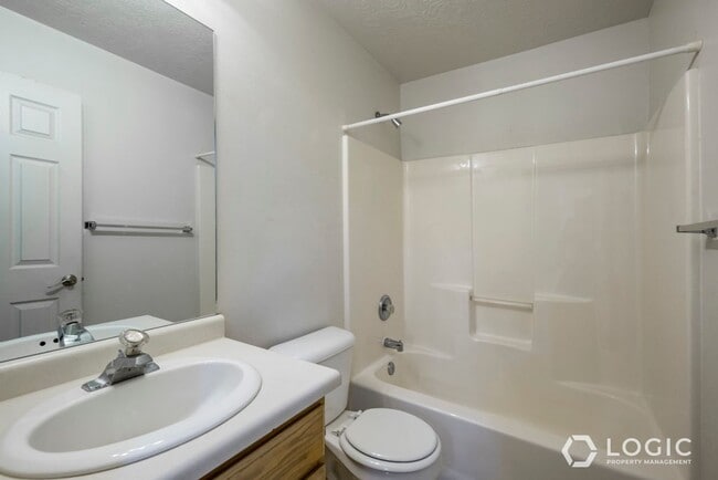 Building Photo - Beautiful Home in Orem!