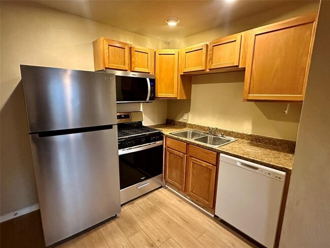 Building Photo - 803 W 28th St