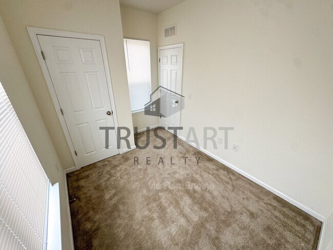 Building Photo - 1327 S 27th St