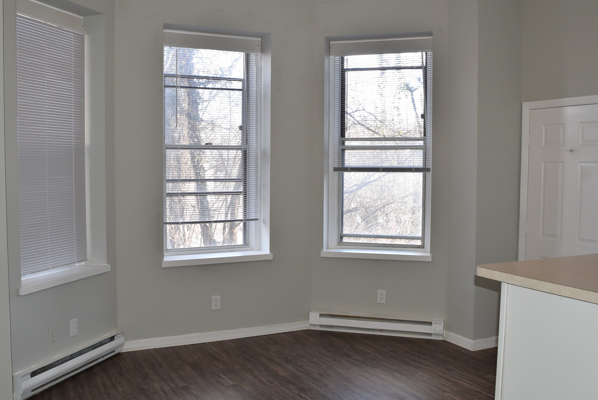 Building Photo - 26 E Rochelle St
