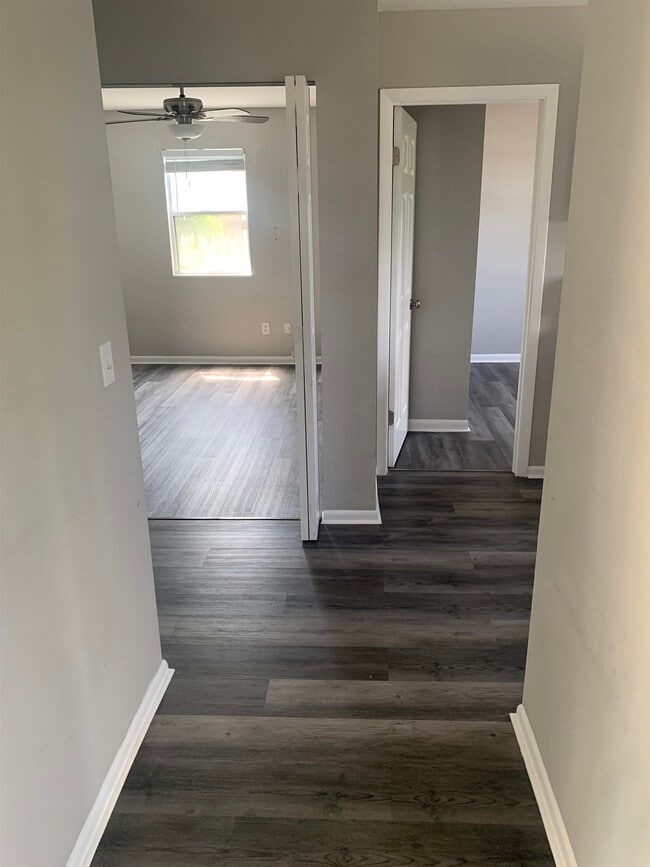 Building Photo - 207 State Rd 207