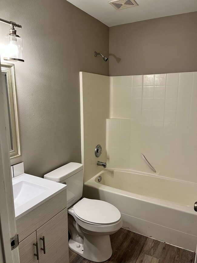 Building Photo - 1025 SE Freedom Cir