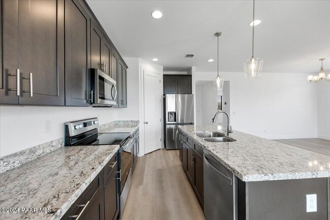 Building Photo - 5985 Finch Pl