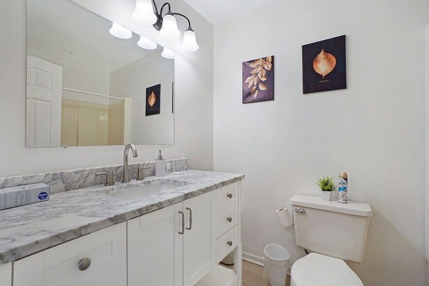 Building Photo - 303 Danbury Dr