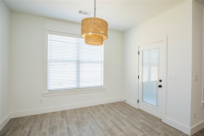 Building Photo - 4867 Farmhouse St