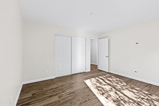 Building Photo - 400-402 Underhill Drive