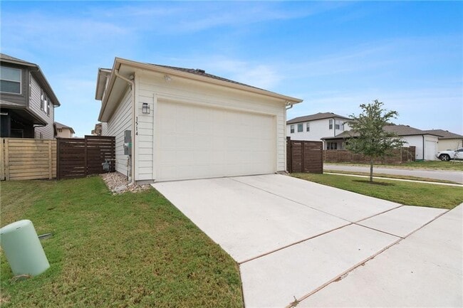 Building Photo - 1514 Arcilla St