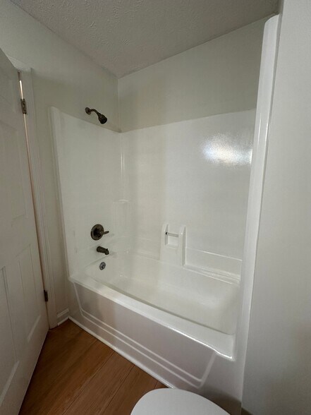 Building Photo - 132 Fox Ridge Dr