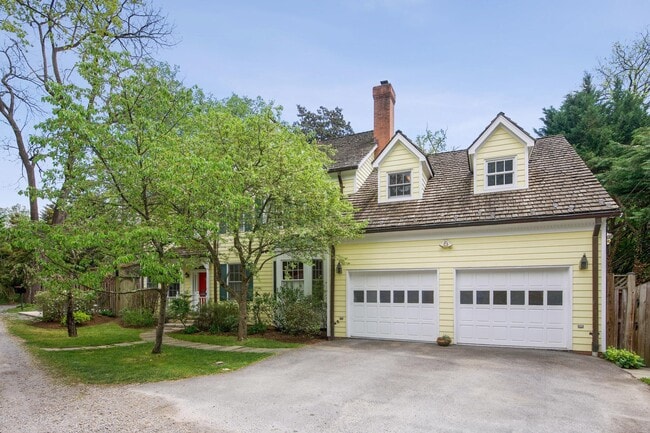 Building Photo - 3525 Williamsburg Ln NW