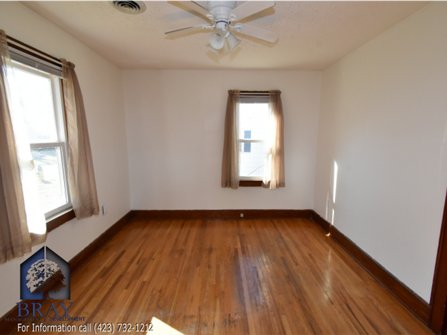 Building Photo - Centrally located charming cottage!