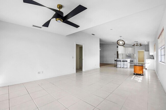 Building Photo - 8270 Eleuthera Ln