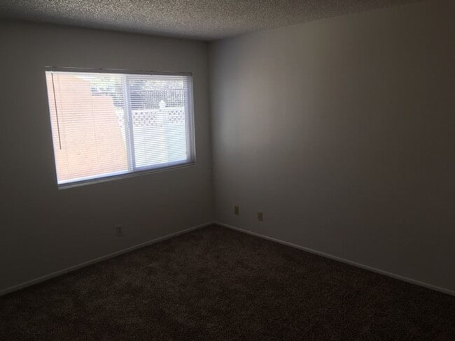 Building Photo - 44727 La Paz Rd