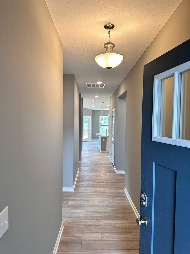 Building Photo - 5011 S Castle Ct