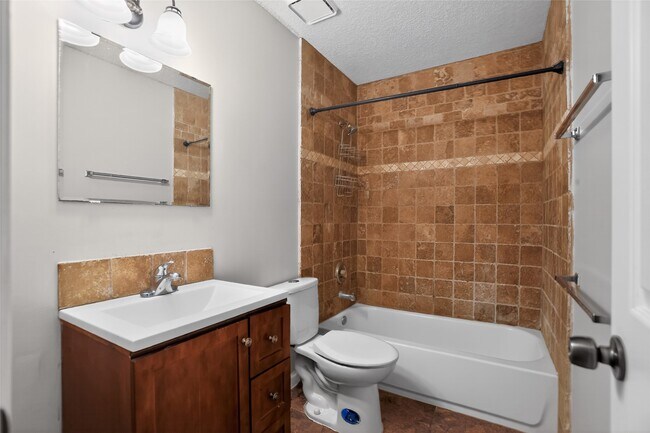 Building Photo - 20615 Valley Wells Dr