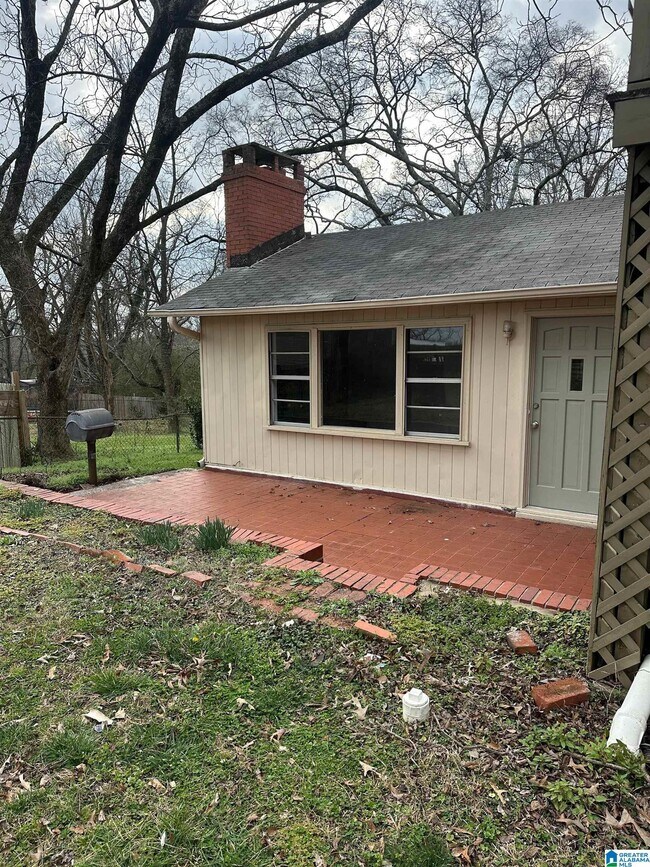 Building Photo - 1220 Skyline Dr