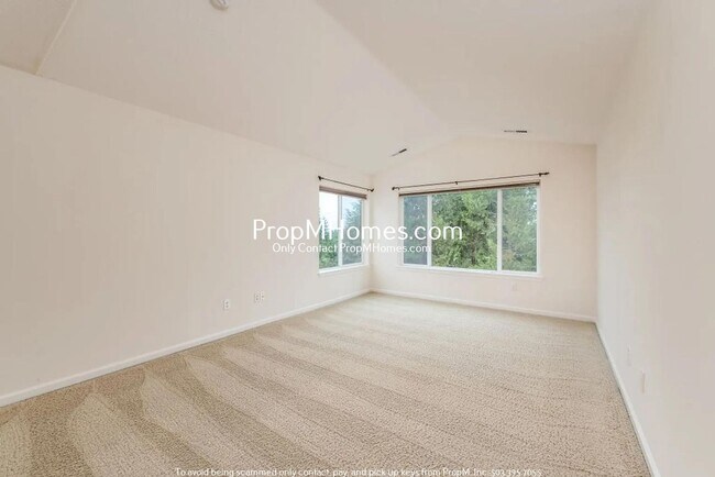 Building Photo - Spacious Three Bedroom Home on Bull Mountain - Gated Street!