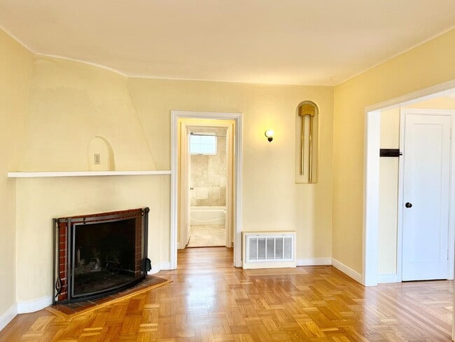 Building Photo - 127 22nd Ave