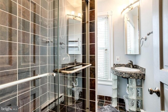 Building Photo - 1211 33rd St NW