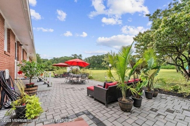 Building Photo - 545 Cassville Rd